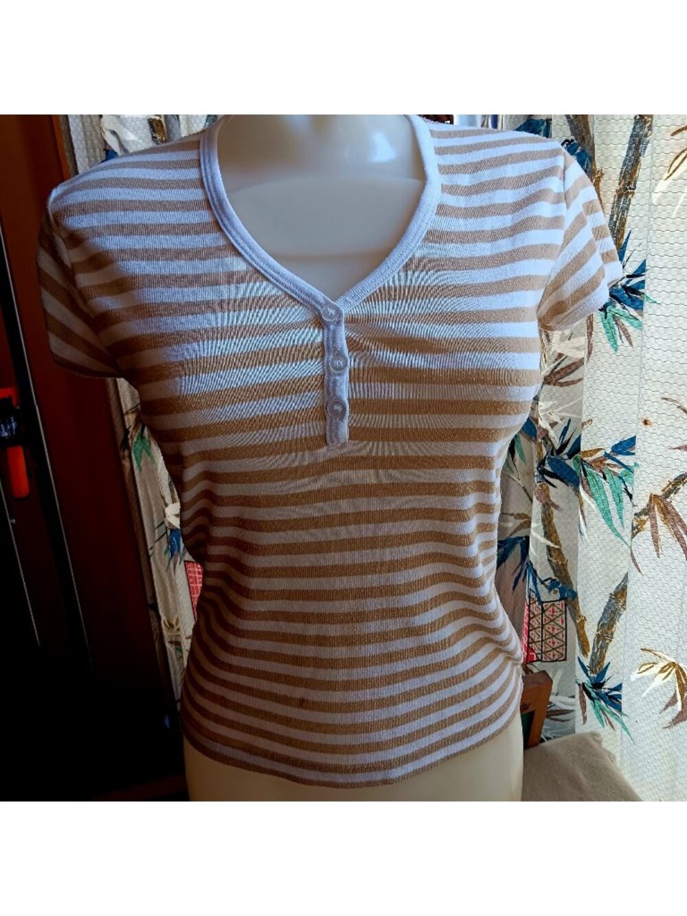 True Vintage Mom Top Medium 1980's Striped Beige White V-Neck Celeste Buttery